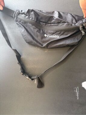 Columbia Black Belt Bag with Front Zip Pocket